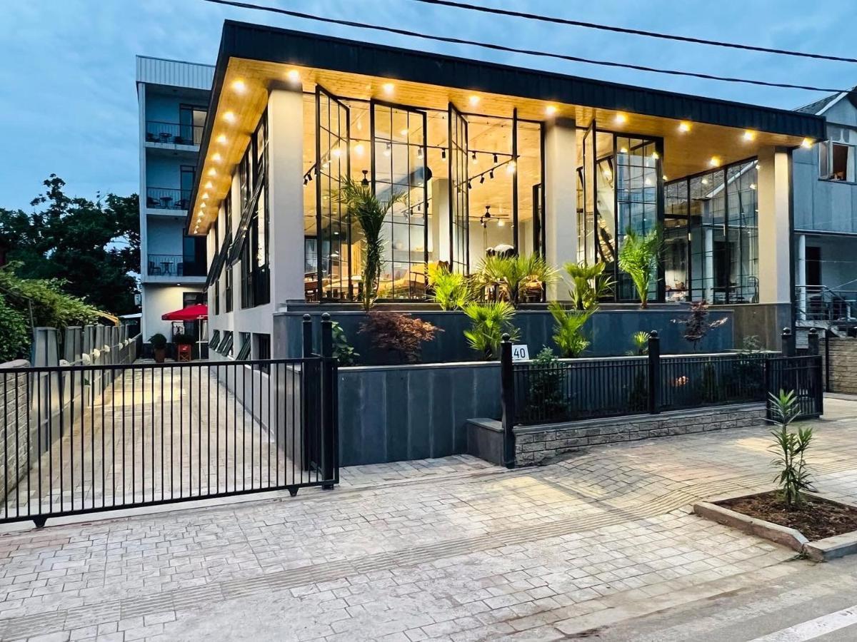 Level Up Hotel & Restaurant 코불레티 외부 사진