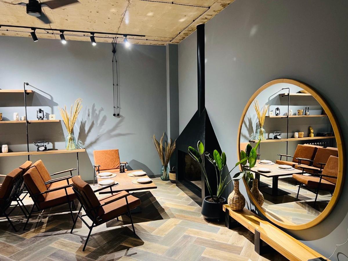 Level Up Hotel & Restaurant 코불레티 외부 사진