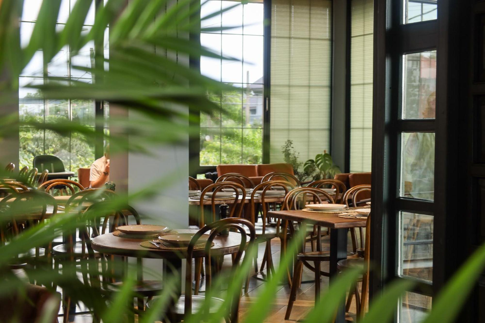 Level Up Hotel & Restaurant 코불레티 외부 사진