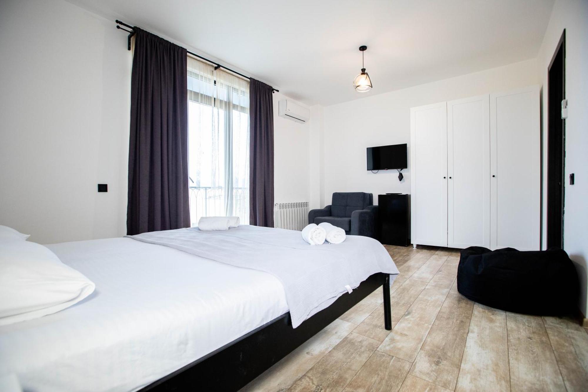 Level Up Hotel & Restaurant 코불레티 외부 사진