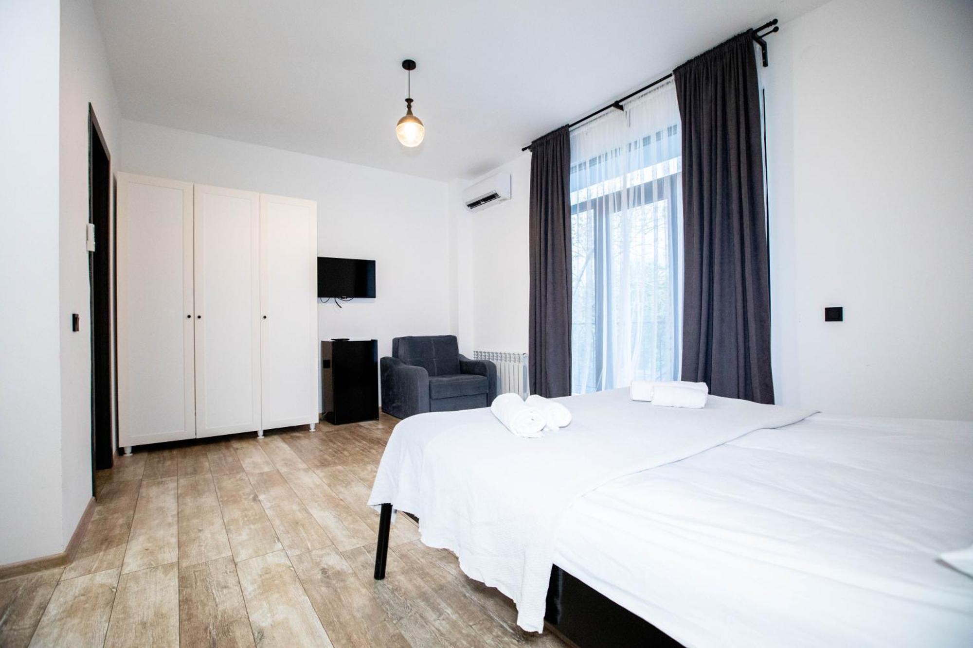 Level Up Hotel & Restaurant 코불레티 외부 사진