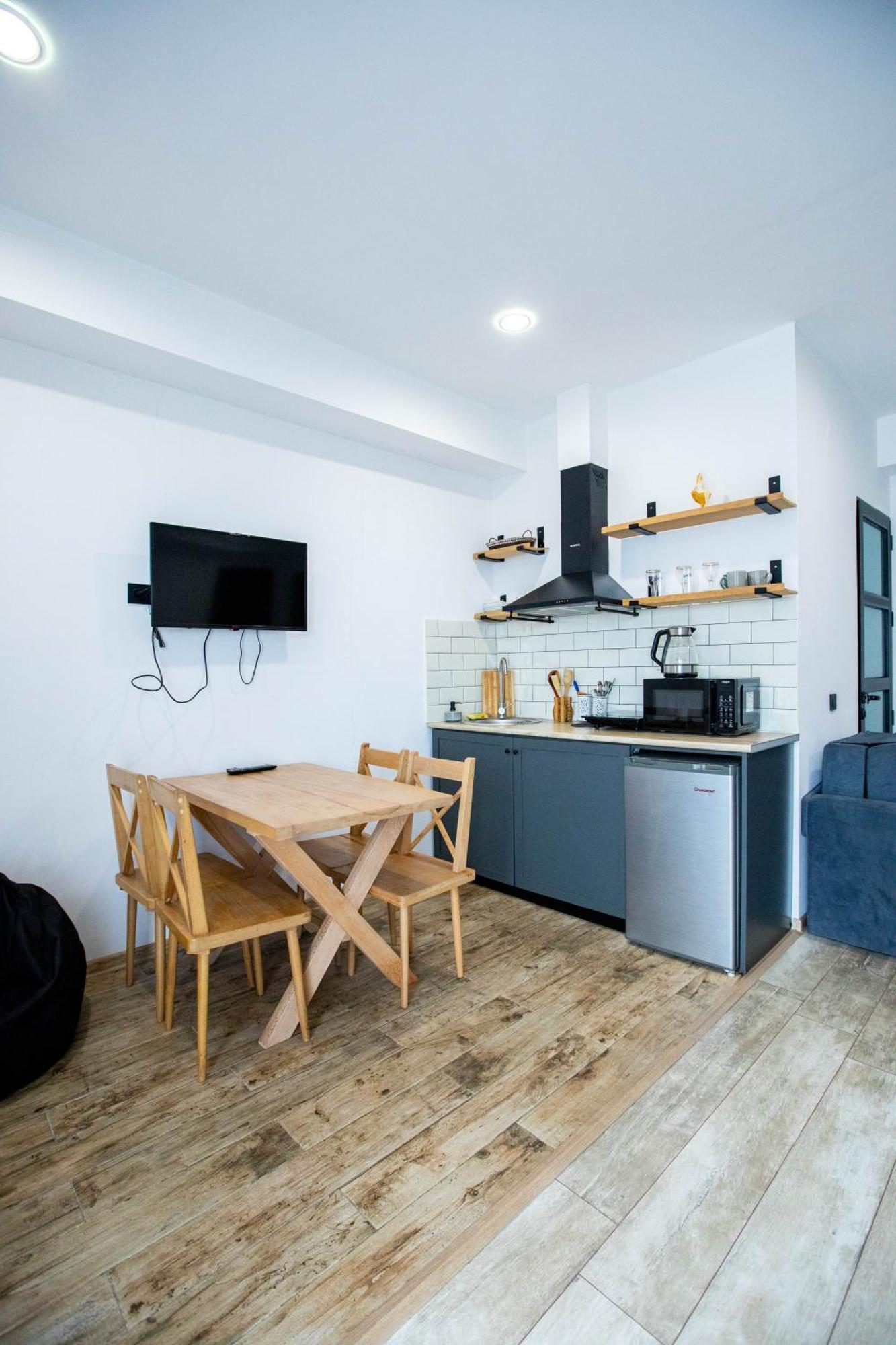 Level Up Hotel & Restaurant 코불레티 외부 사진