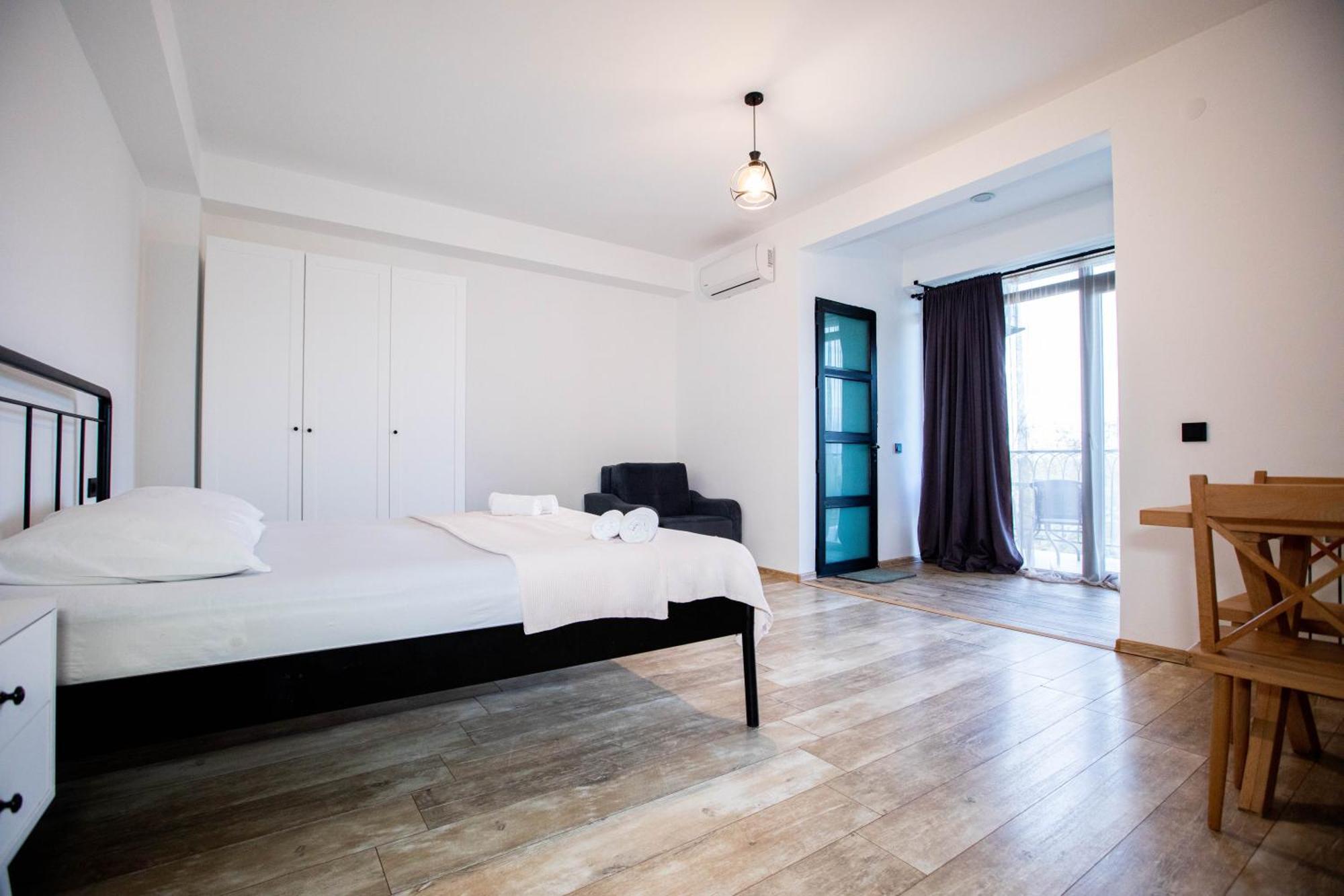 Level Up Hotel & Restaurant 코불레티 외부 사진