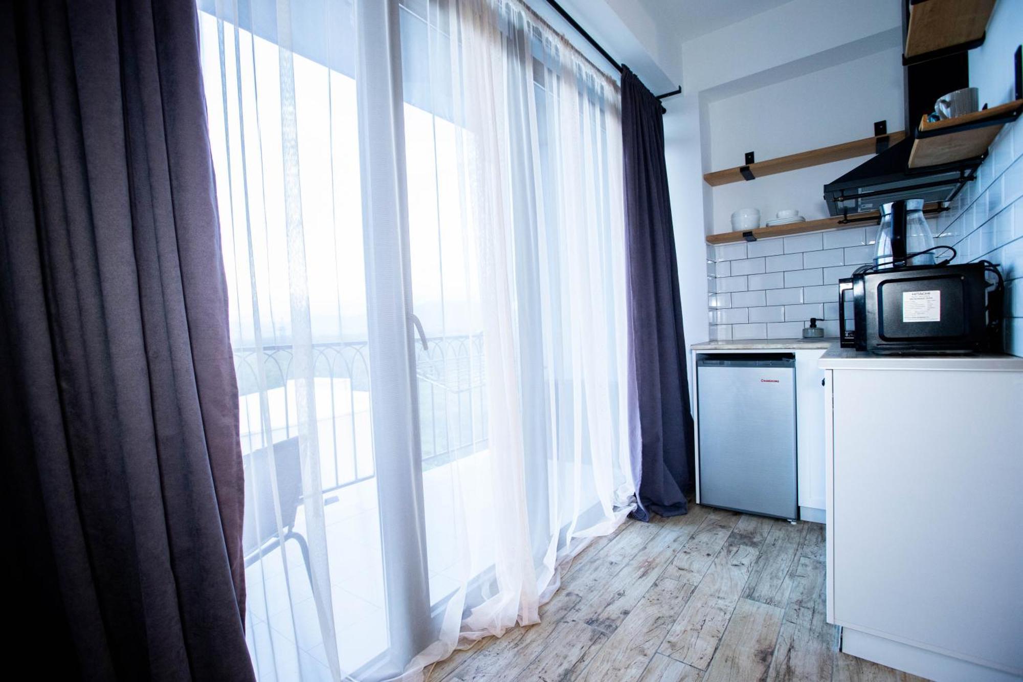 Level Up Hotel & Restaurant 코불레티 외부 사진