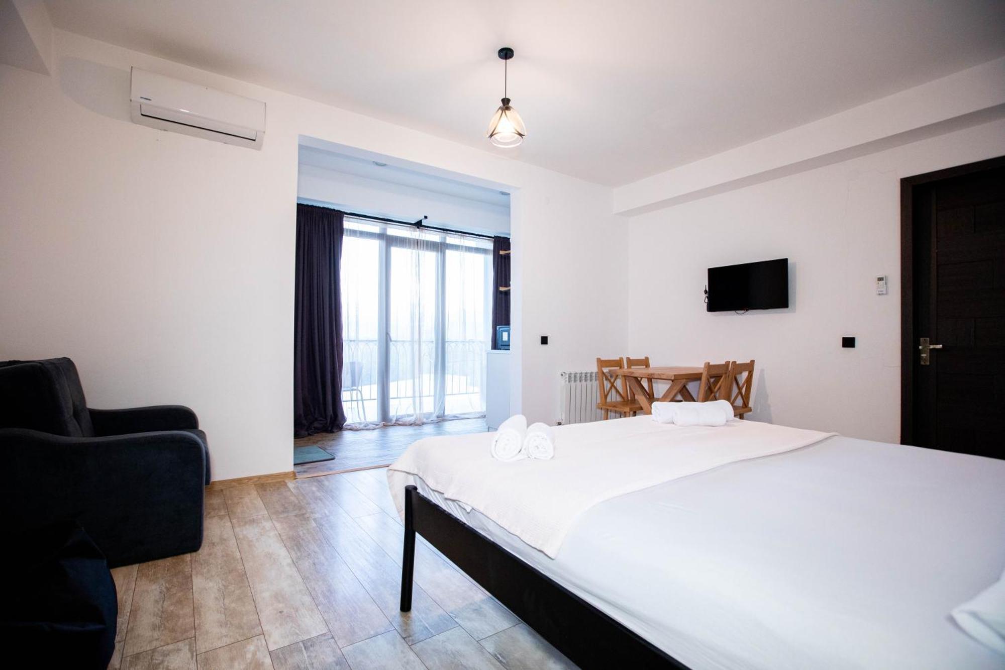 Level Up Hotel & Restaurant 코불레티 외부 사진