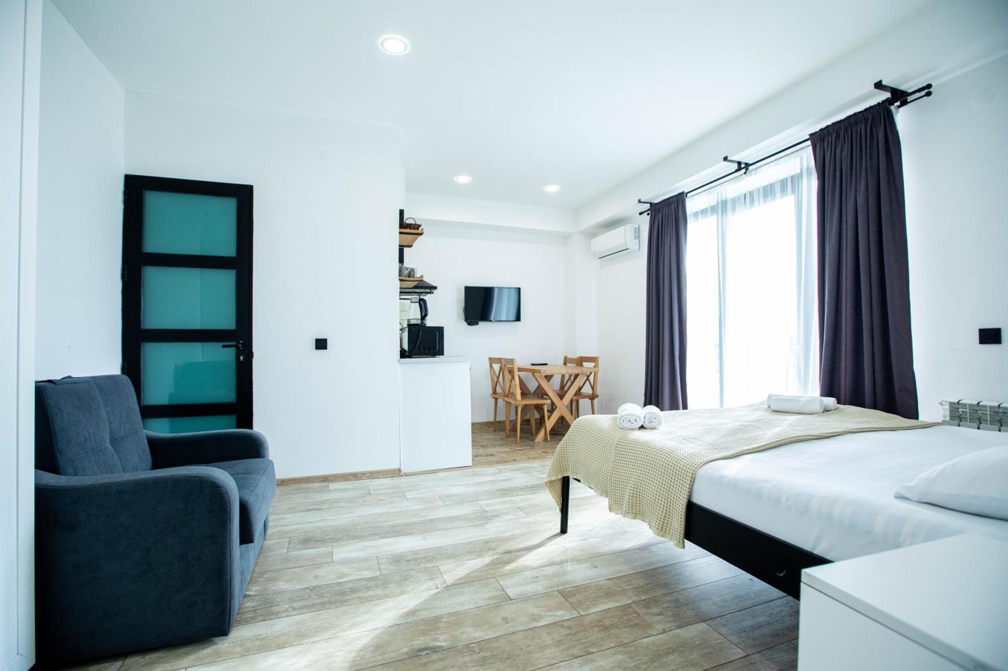 Level Up Hotel & Restaurant 코불레티 외부 사진