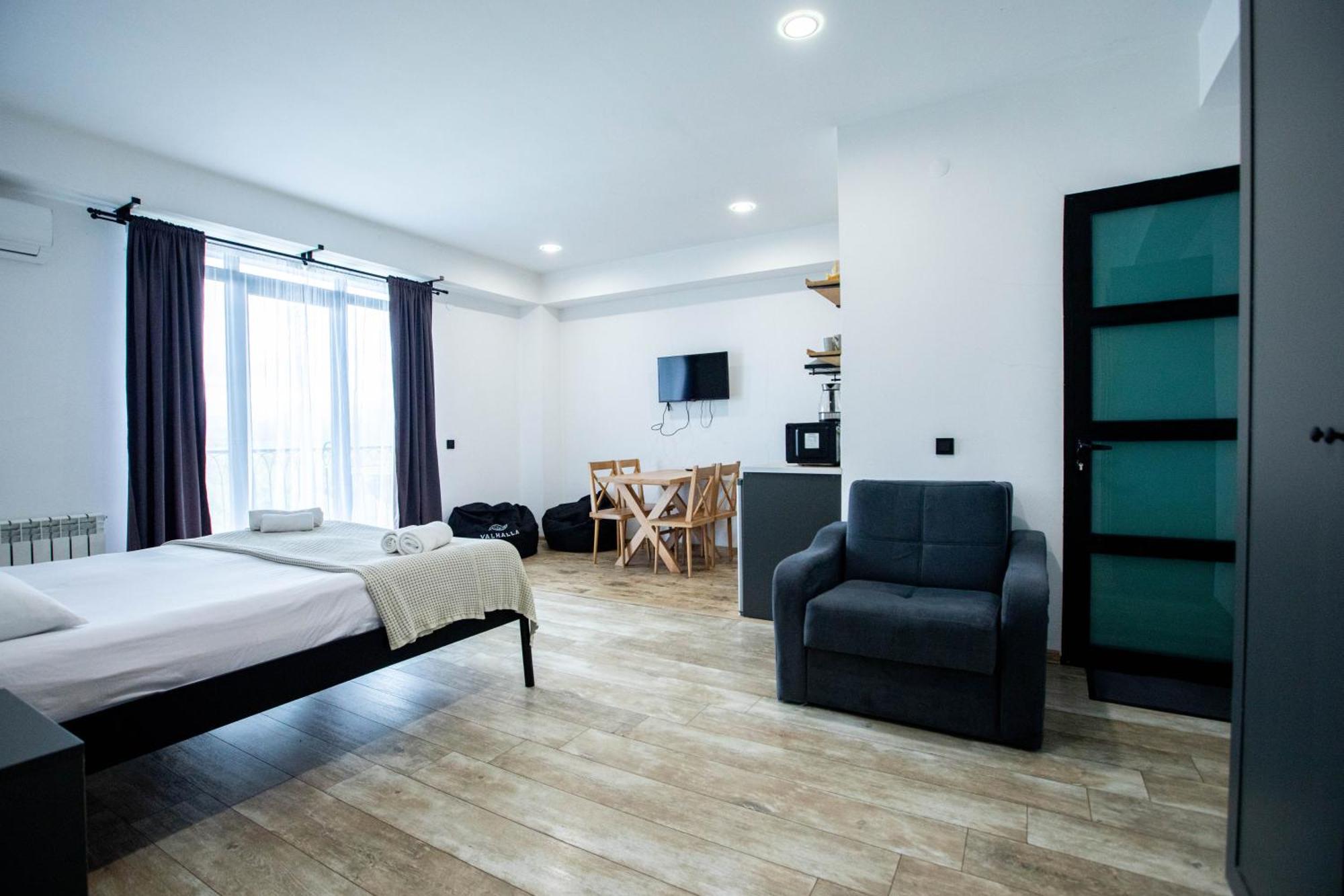 Level Up Hotel & Restaurant 코불레티 외부 사진