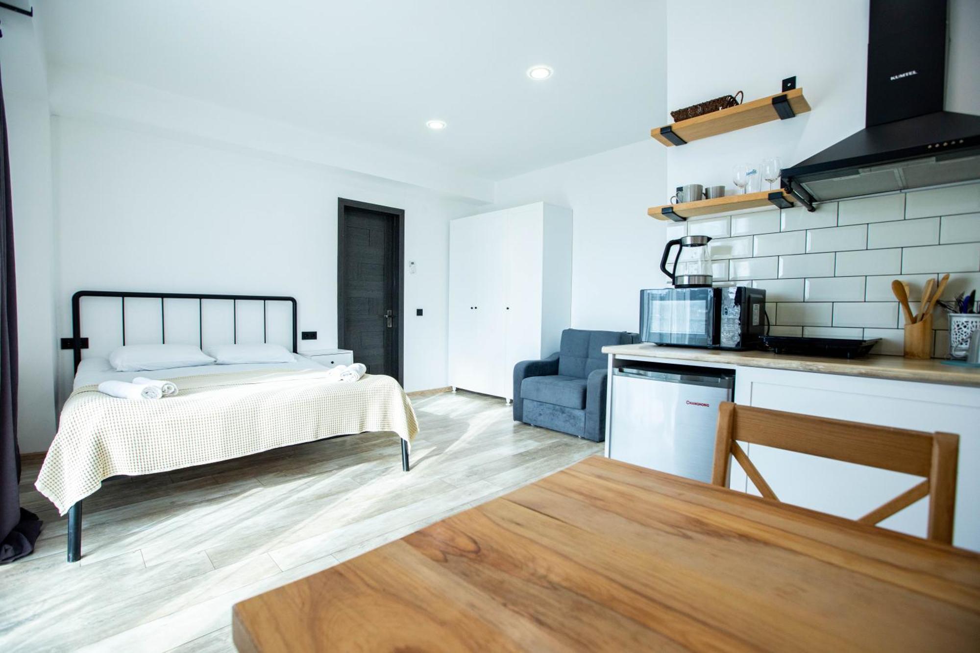 Level Up Hotel & Restaurant 코불레티 외부 사진