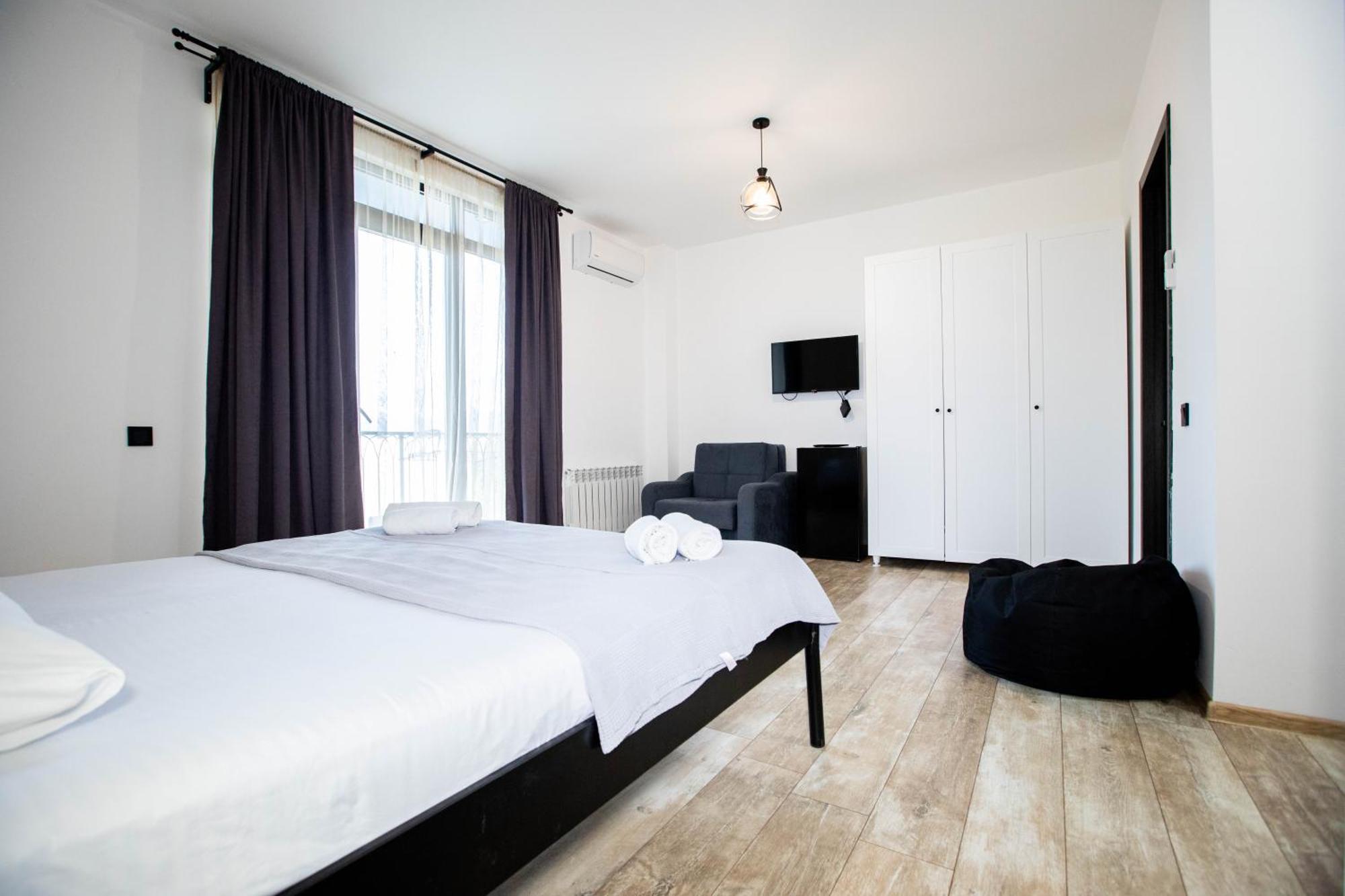 Level Up Hotel & Restaurant 코불레티 외부 사진