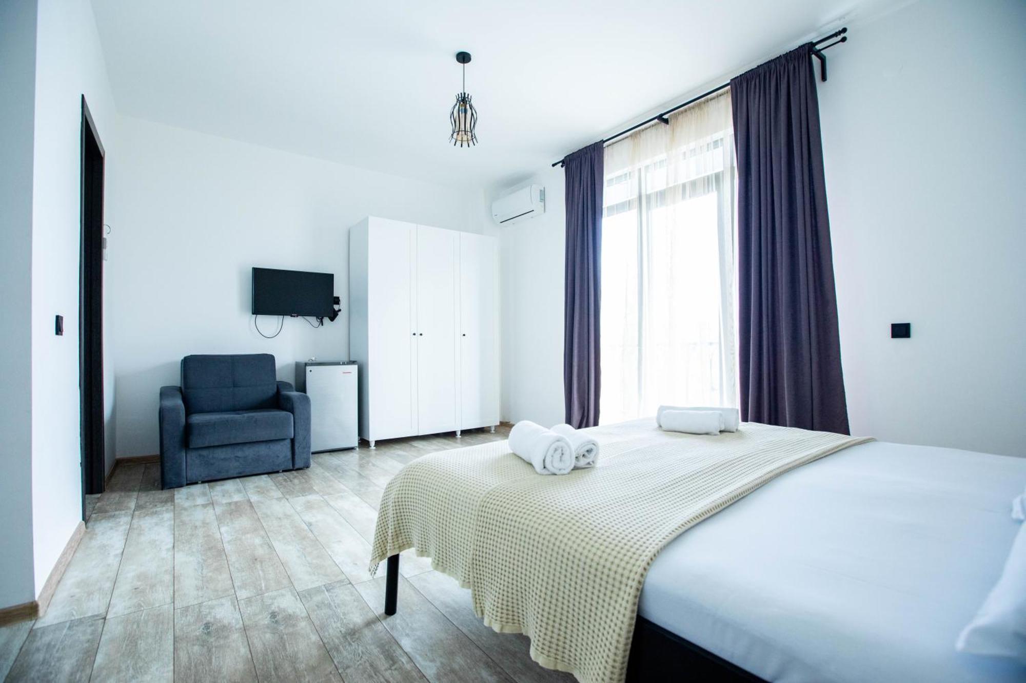 Level Up Hotel & Restaurant 코불레티 외부 사진