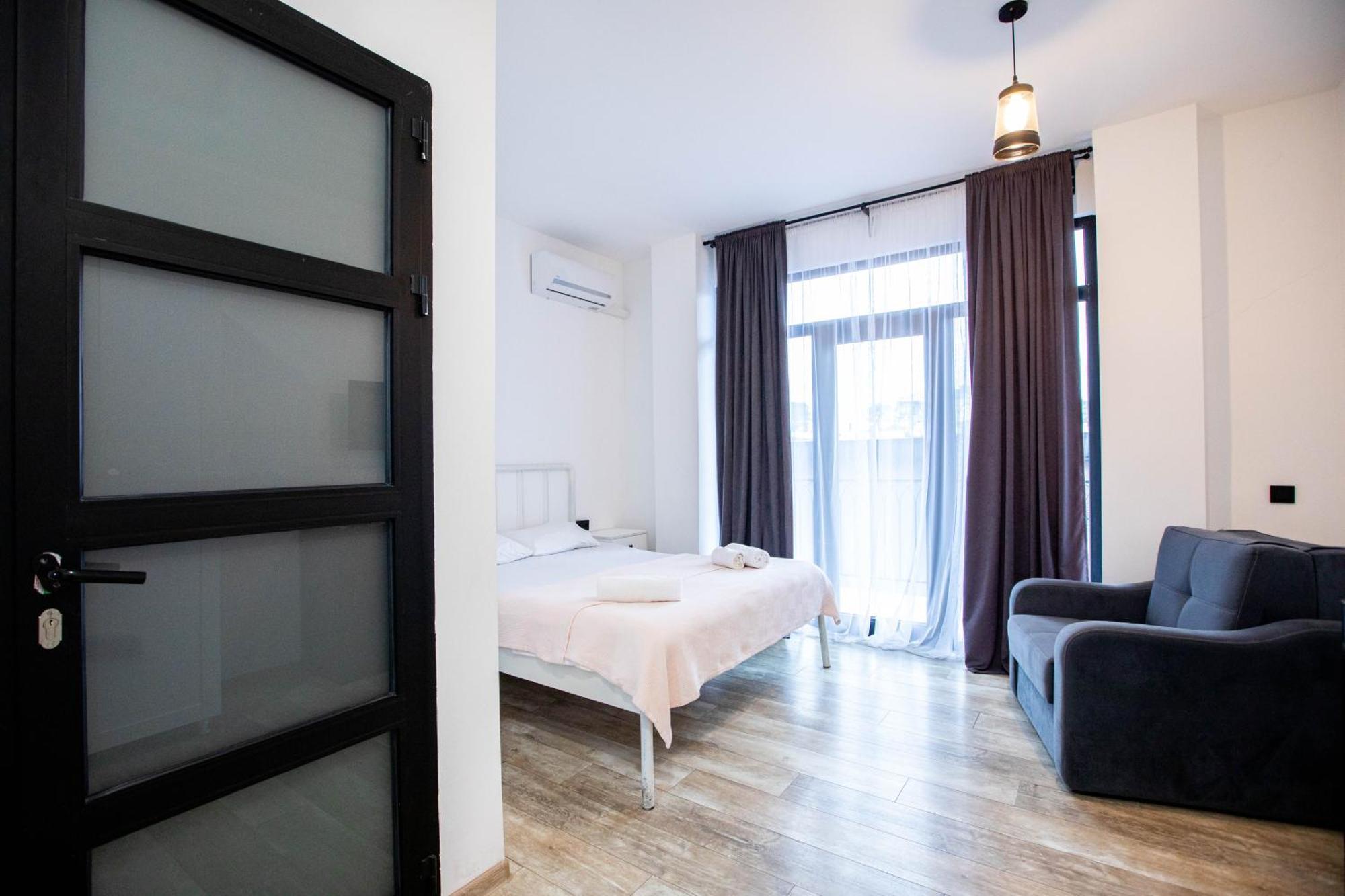Level Up Hotel & Restaurant 코불레티 외부 사진