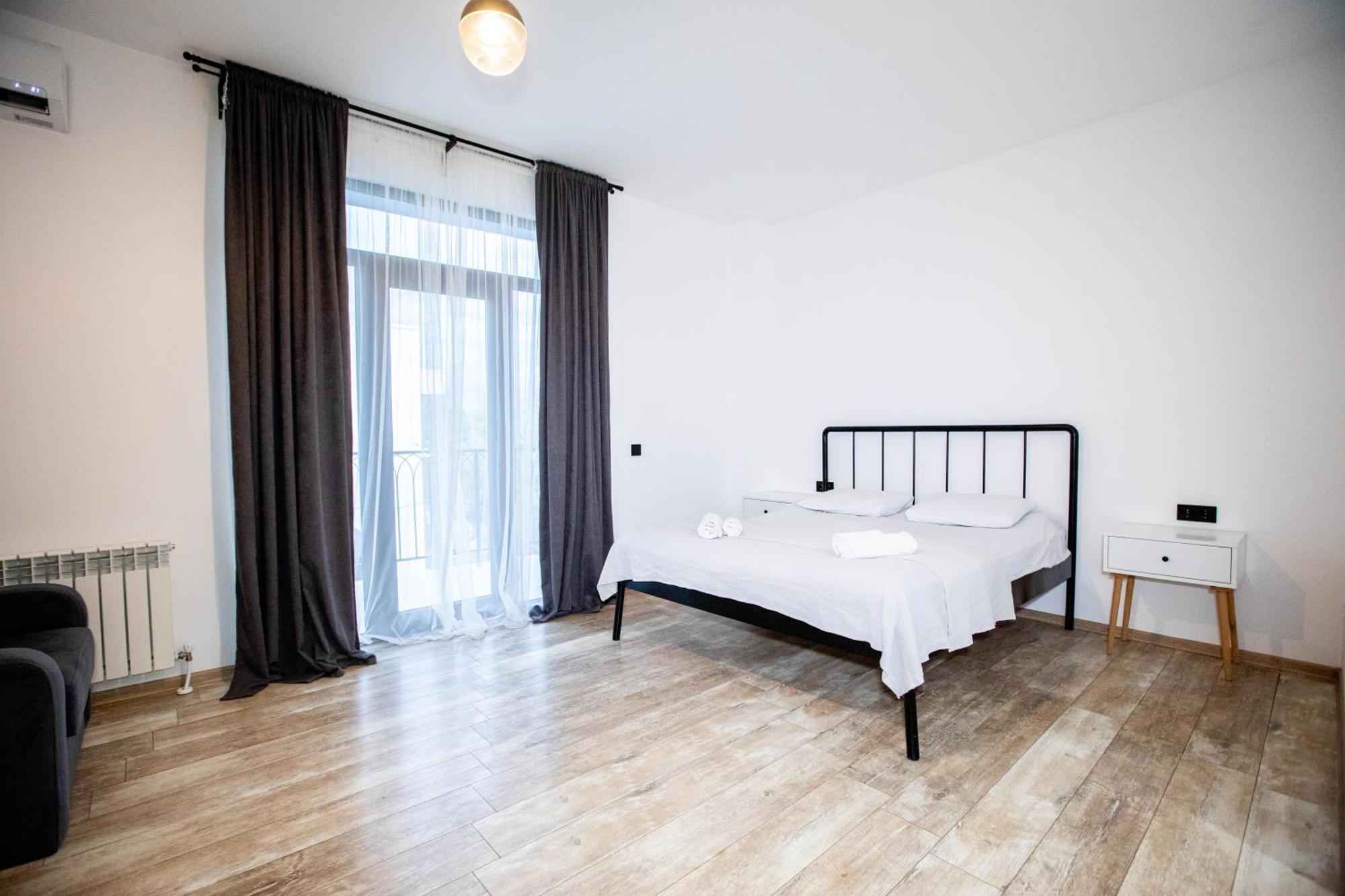 Level Up Hotel & Restaurant 코불레티 외부 사진