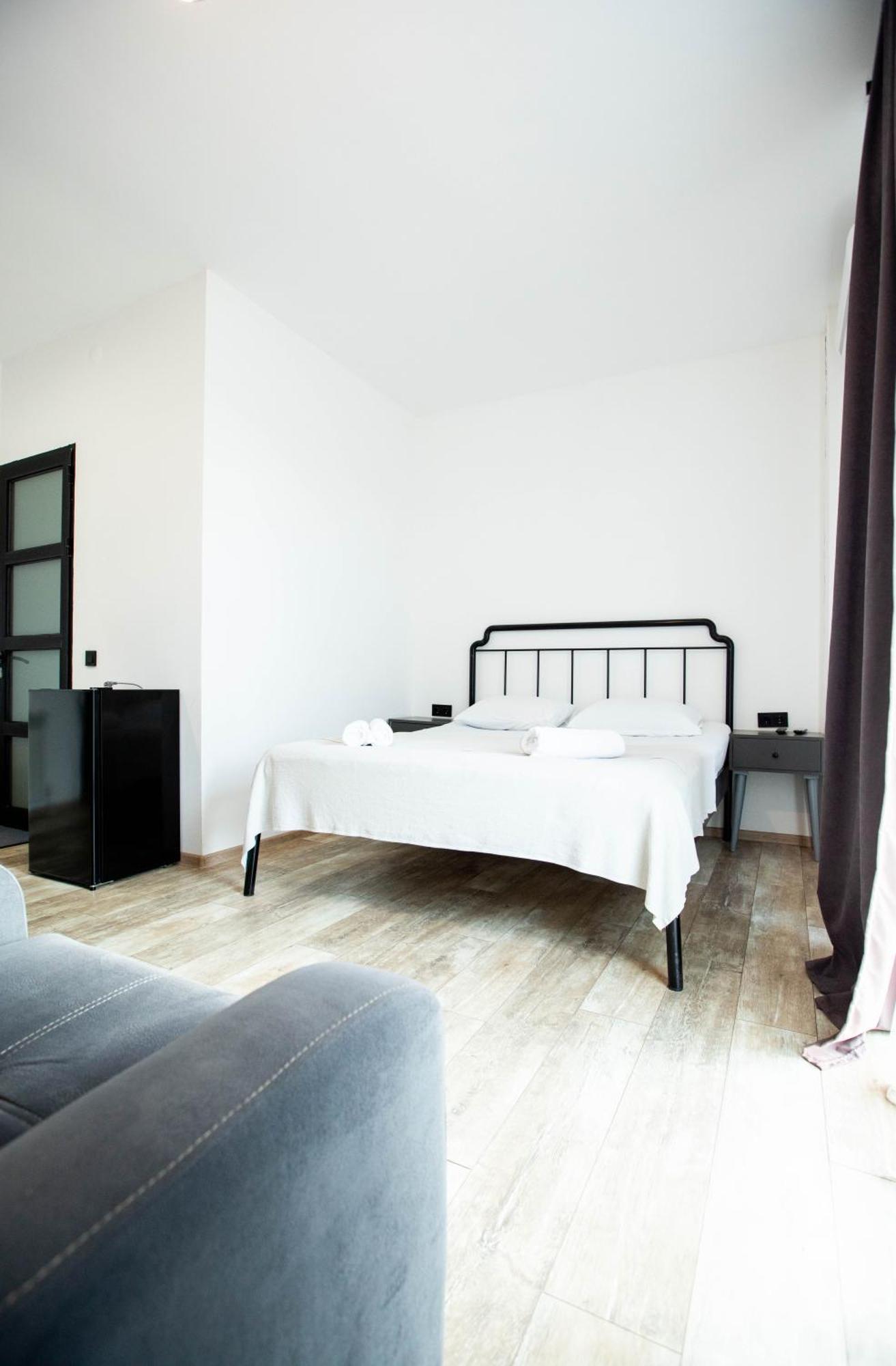 Level Up Hotel & Restaurant 코불레티 외부 사진